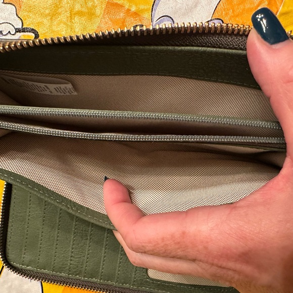 Olive green Fossil wallet - Picture 2 of 3